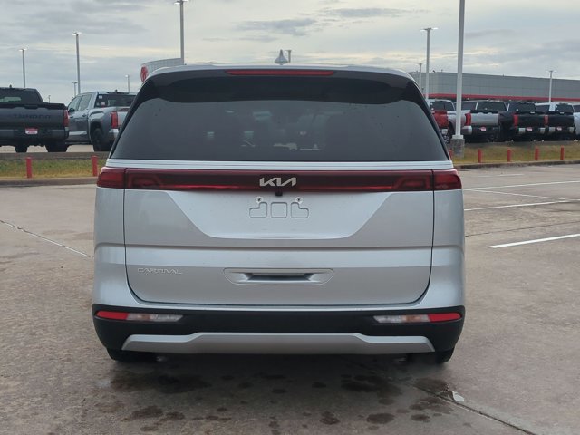 Used 2023 Kia Carnival LX image 6