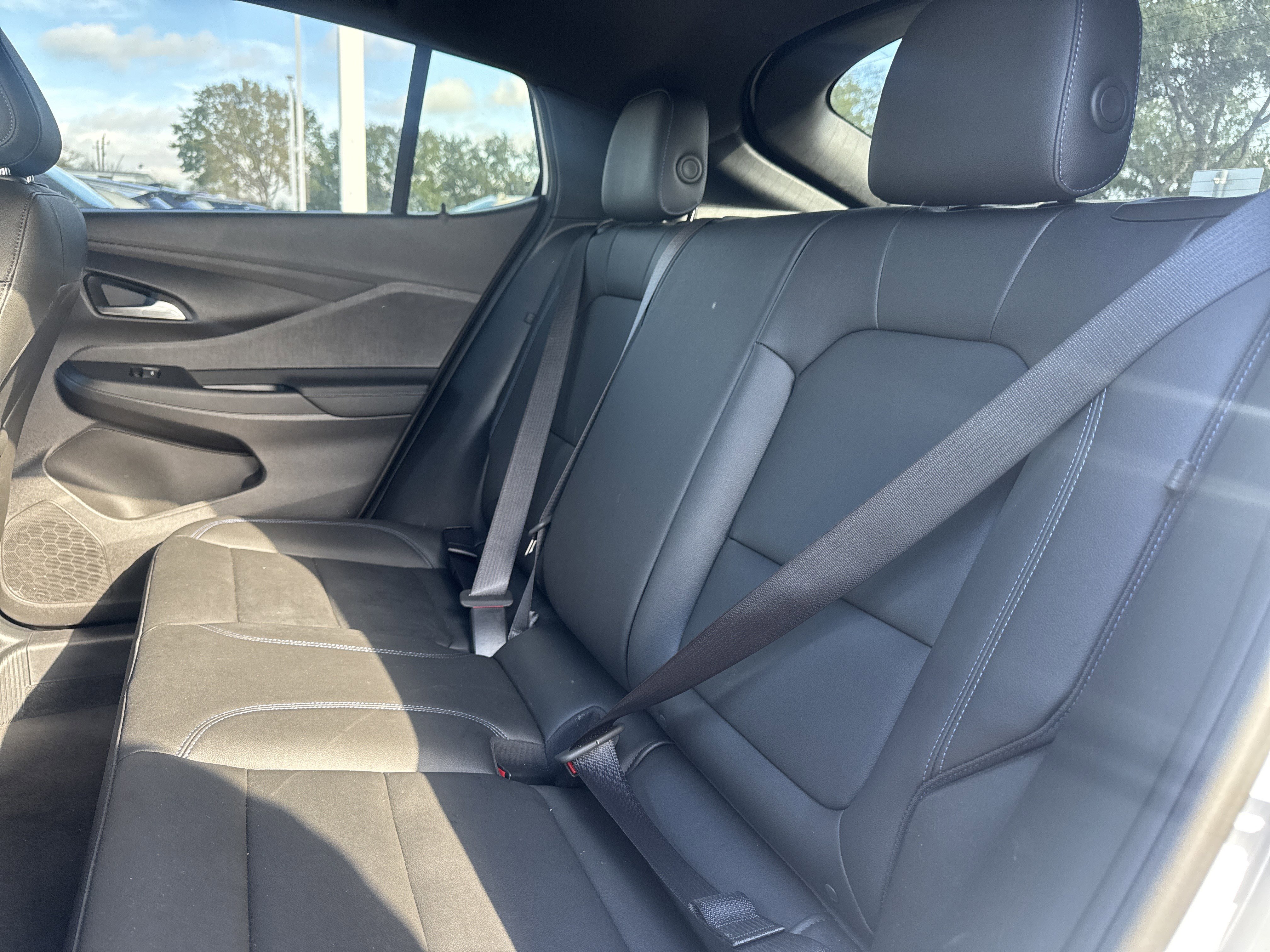 Used 2025 Buick Envista Sport Touring image 7