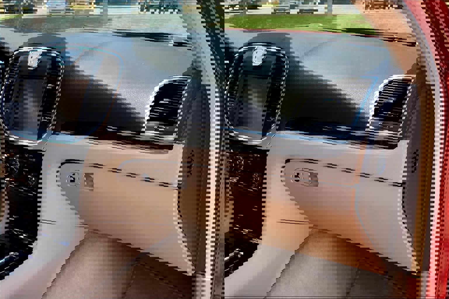 Used 2014 Chrysler 300 image 18