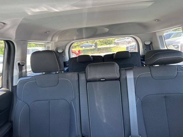 Used 2023 Jeep Grand Cherokee L Laredo w/ Luxury Tech Group I AWD/4WD image 9