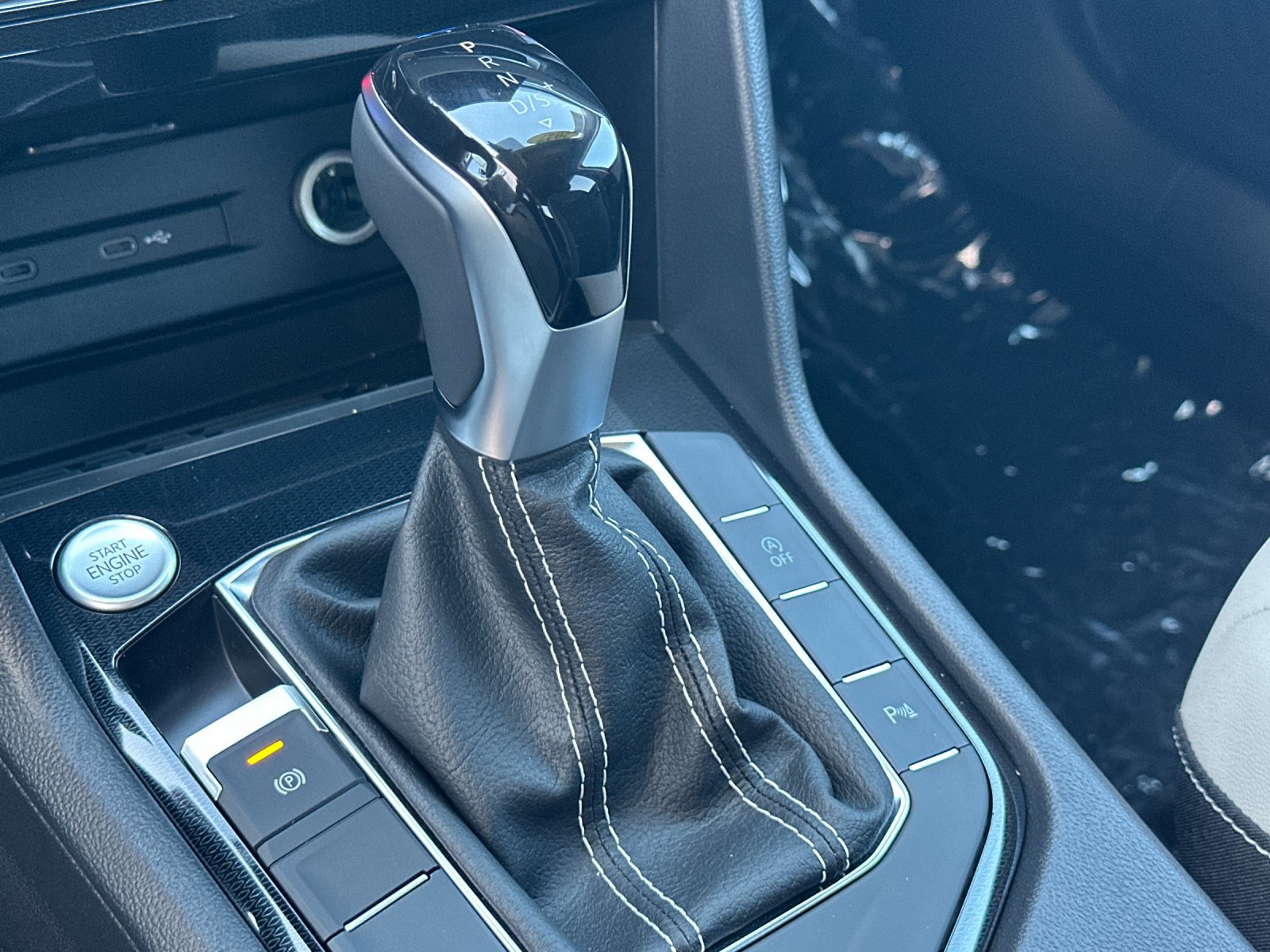 New 2027 Volkswagen Taos SE FWD image 21