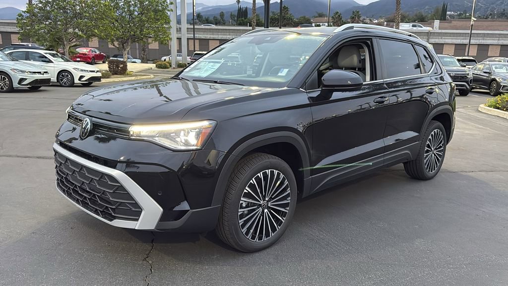 New 2026 Volkswagen Taos SE image 7