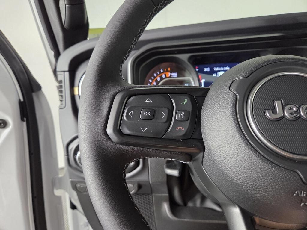 New 2026 Jeep Gladiator Sport AWD/4WD image 17