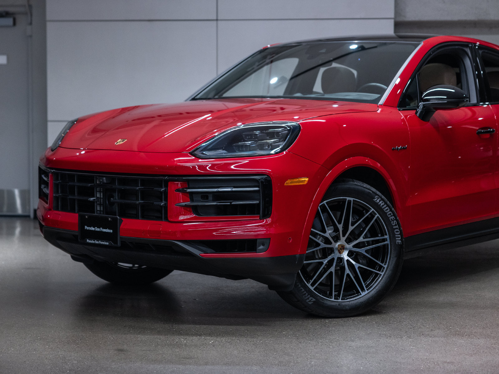 Certified 2025 Porsche Cayenne E-Hybrid Coupe AWD/4WD image 21