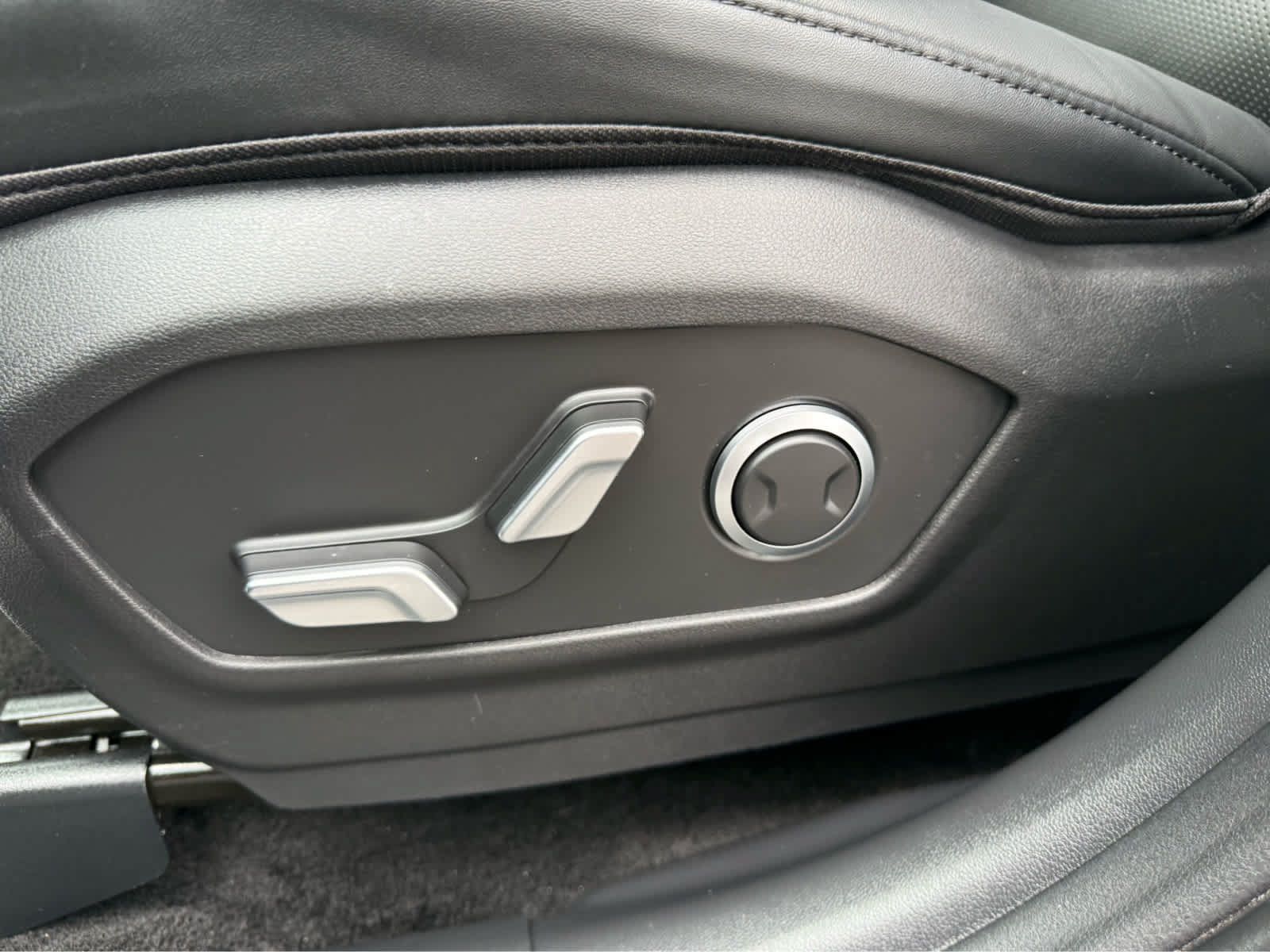 Used 2025 Hyundai Santa Fe SEL AWD/4WD image 12