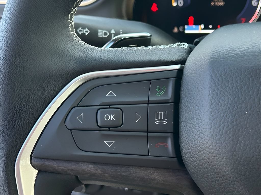 New 2025 Jeep Grand Cherokee Limited w/ Luxury Tech Group II AWD/4WD image 18