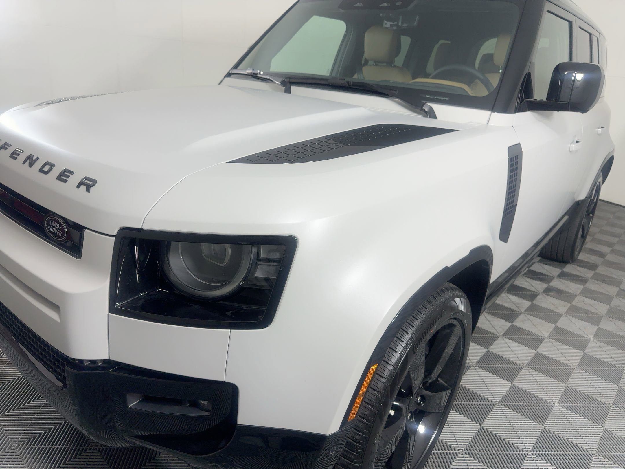 New 2026 Land Rover Defender 110 X-Dynamic SE image 18