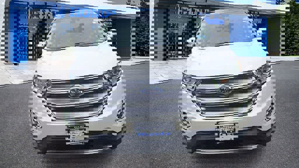 Used 2018 Ford Edge Titanium w/ Equipment Group 301A AWD/4WD image 3