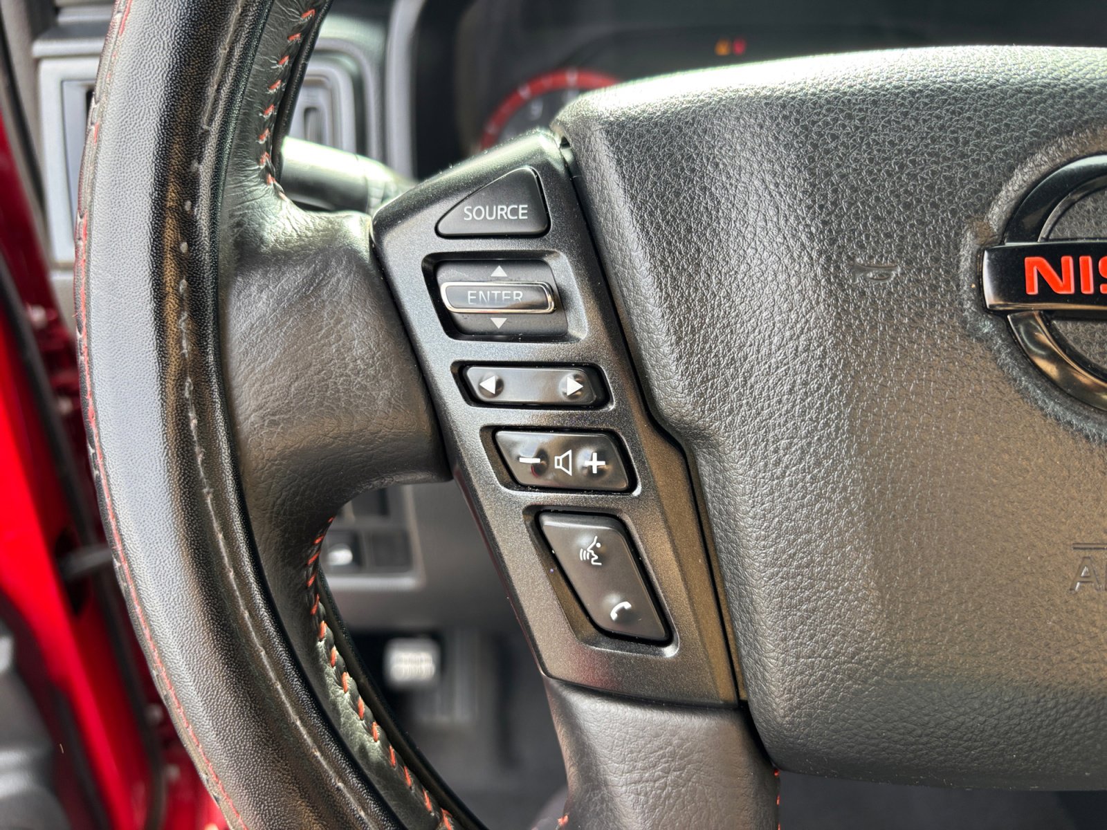 Used 2022 Nissan Titan PRO-4X w/ Pro-4x Convenience Package image 33