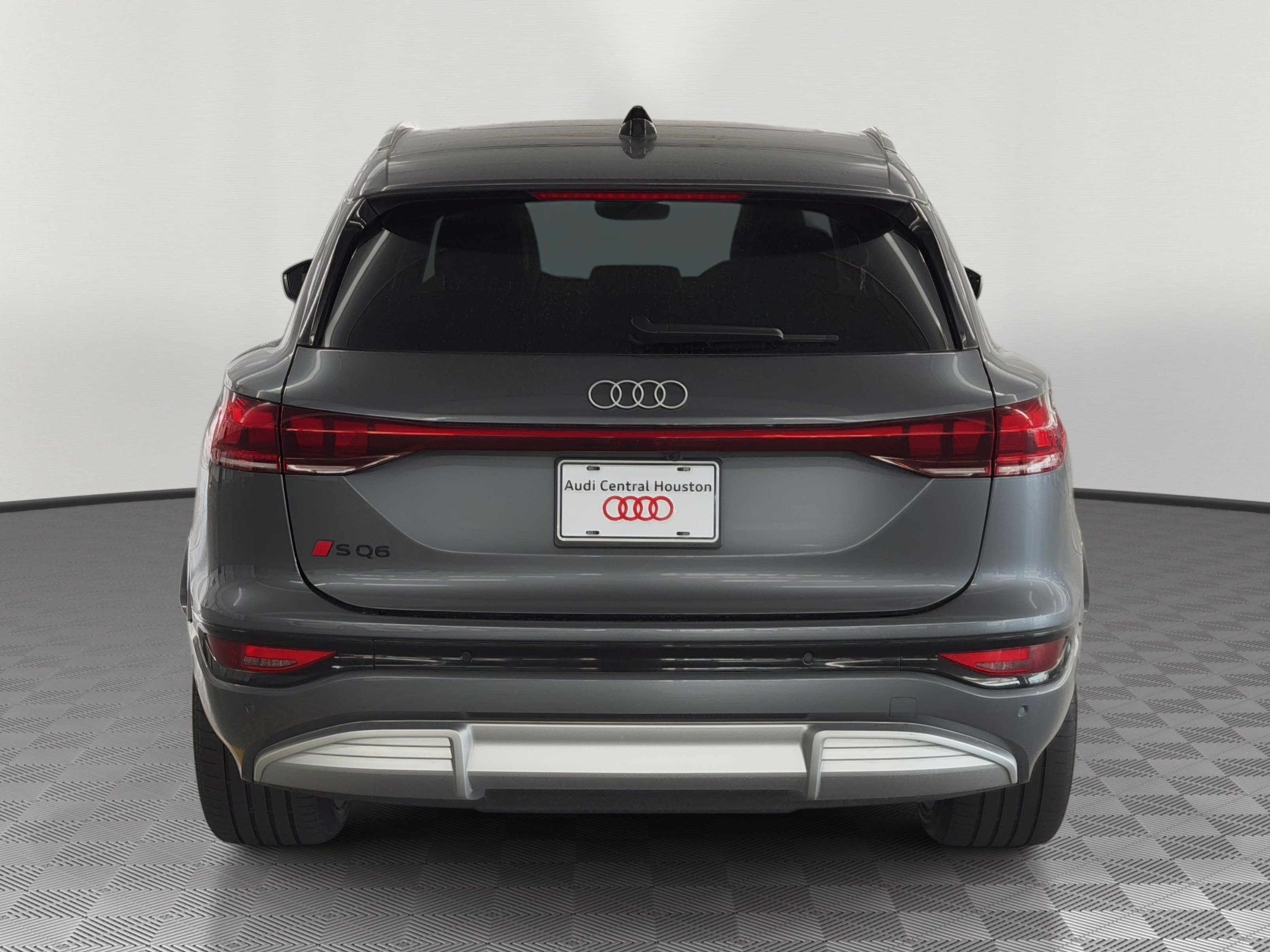 Certified 2025 Audi SQ6 e-tron Prestige w/ 21" Wheel Package AWD/4WD image 10