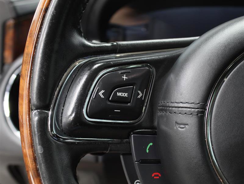 Used 2016 Jaguar XJ L Portfolio RWD image 11