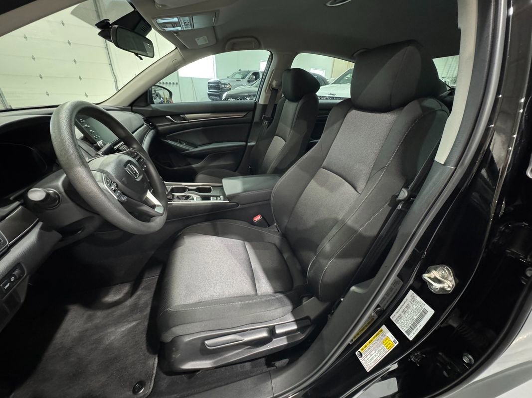Used 2018 Honda Accord LX image 9