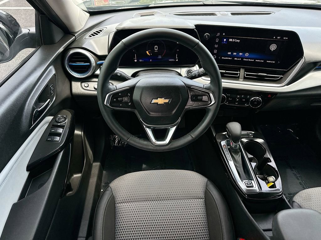 Certified 2024 Chevrolet Trax LT w/ LT Convenience Package FWD image 21