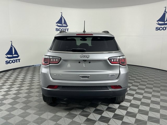 Used 2019 Jeep Compass Latitude AWD/4WD image 5