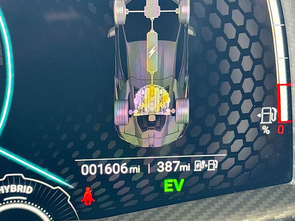 Used 2024 Lamborghini Revuelto image 11