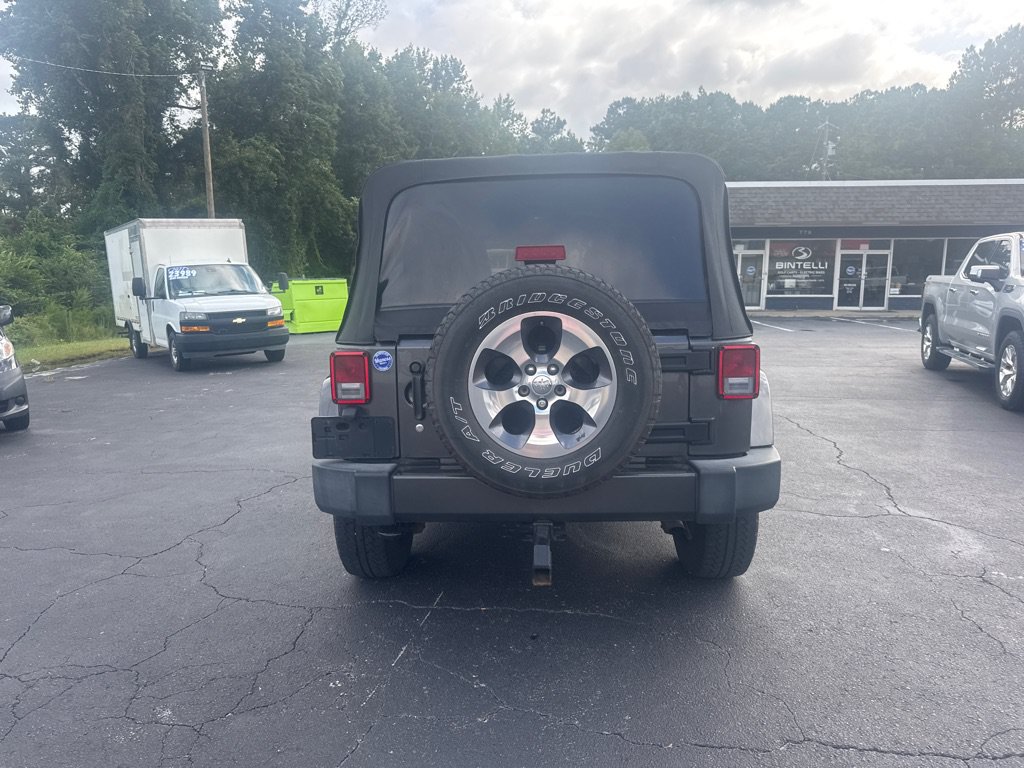 Used 2016 Jeep Wrangler Unlimited Sahara w/ Connectivity Group AWD/4WD image 4