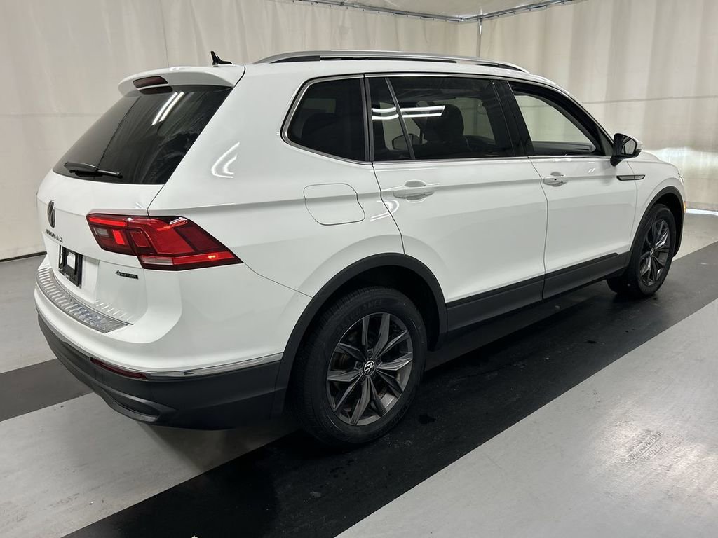 Certified 2022 Volkswagen Tiguan SE w/ Panoramic Sunroof Package image 2