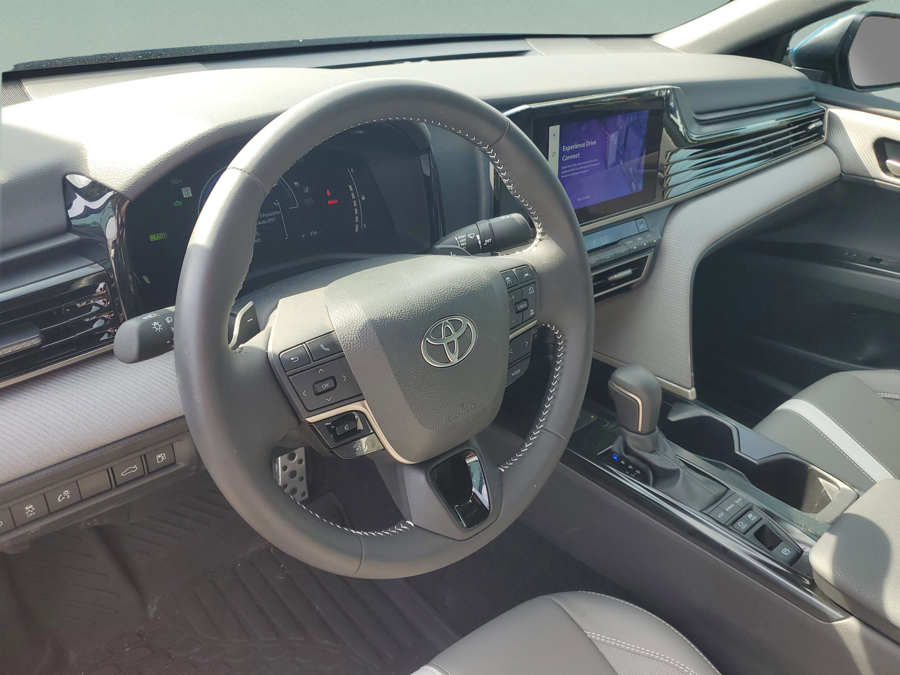 Used 2025 Toyota Camry SE image 12