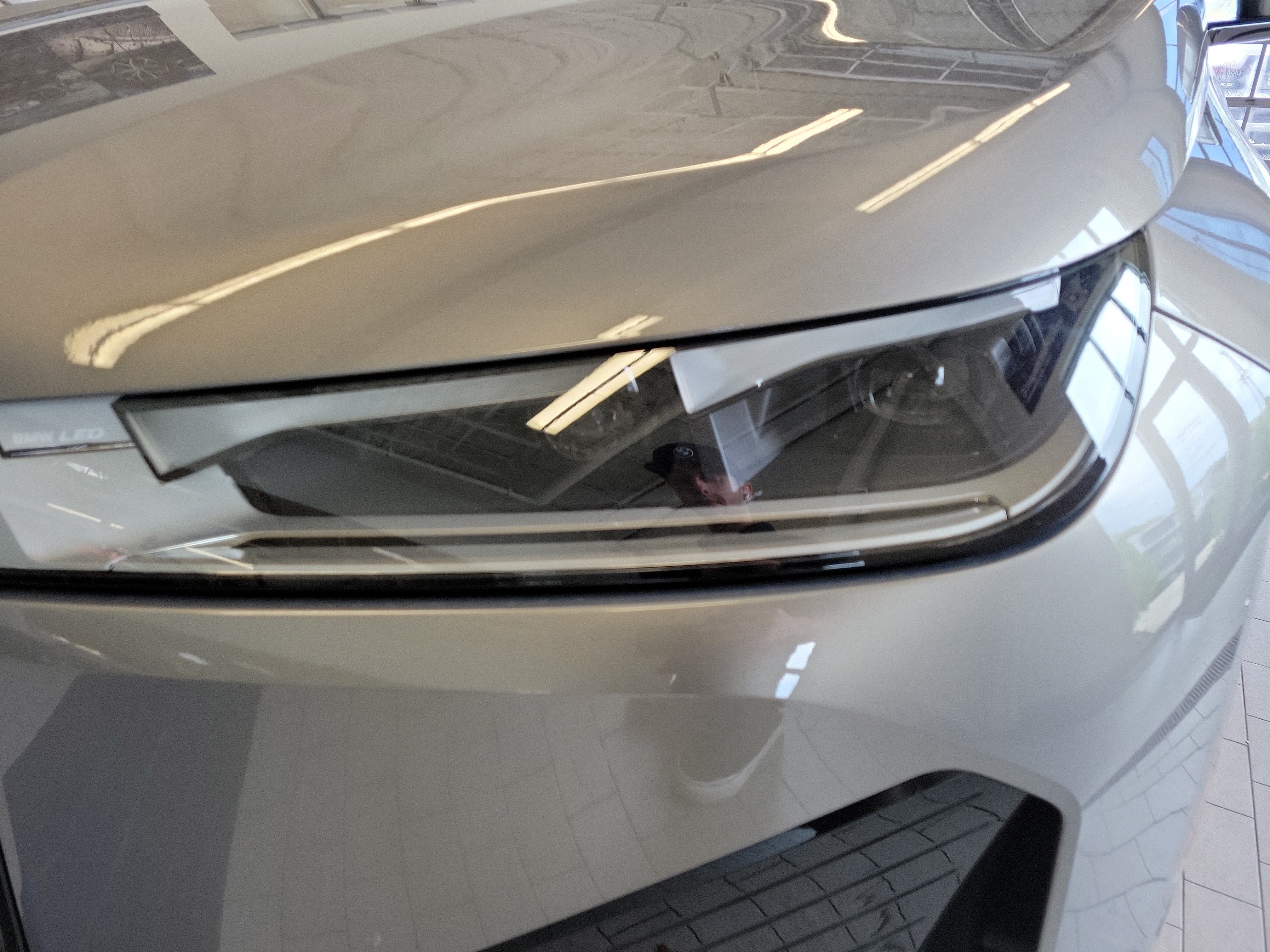 Used 2023 BMW iX xDrive50 w/ Sport Package AWD/4WD image 9