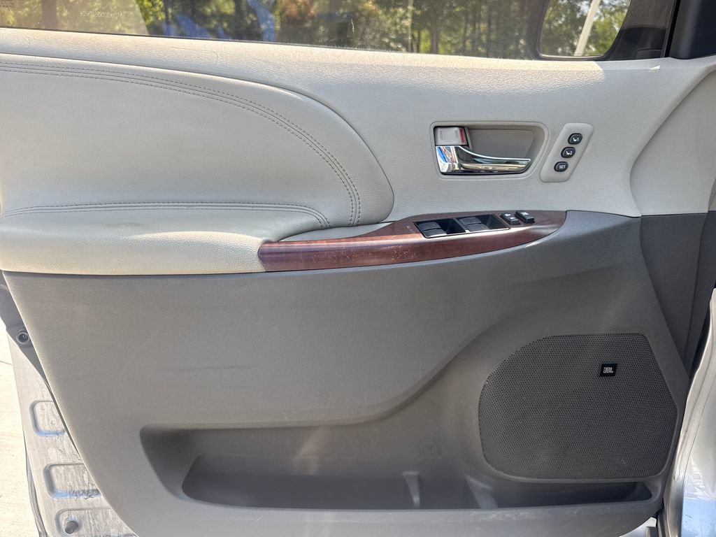 Used 2011 Toyota Sienna Limited FWD image 13