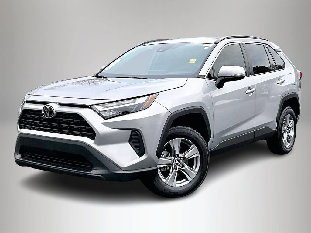 Used 2022 Toyota RAV4 XLE image 4
