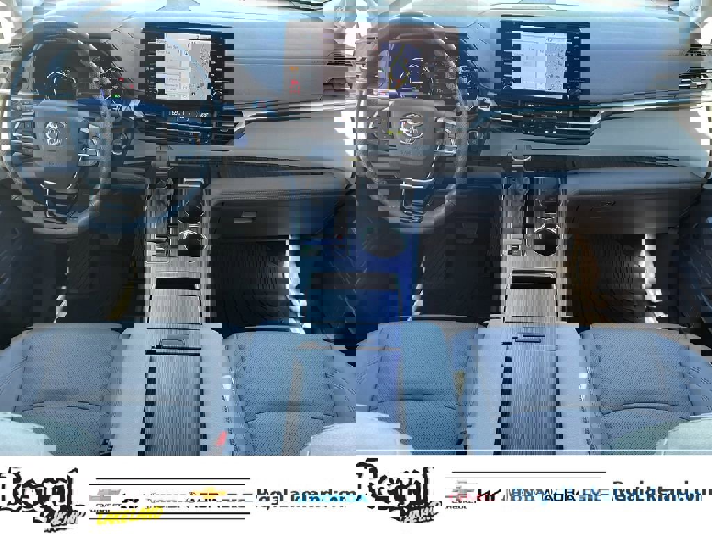 Used 2023 Toyota Sienna Limited image 13