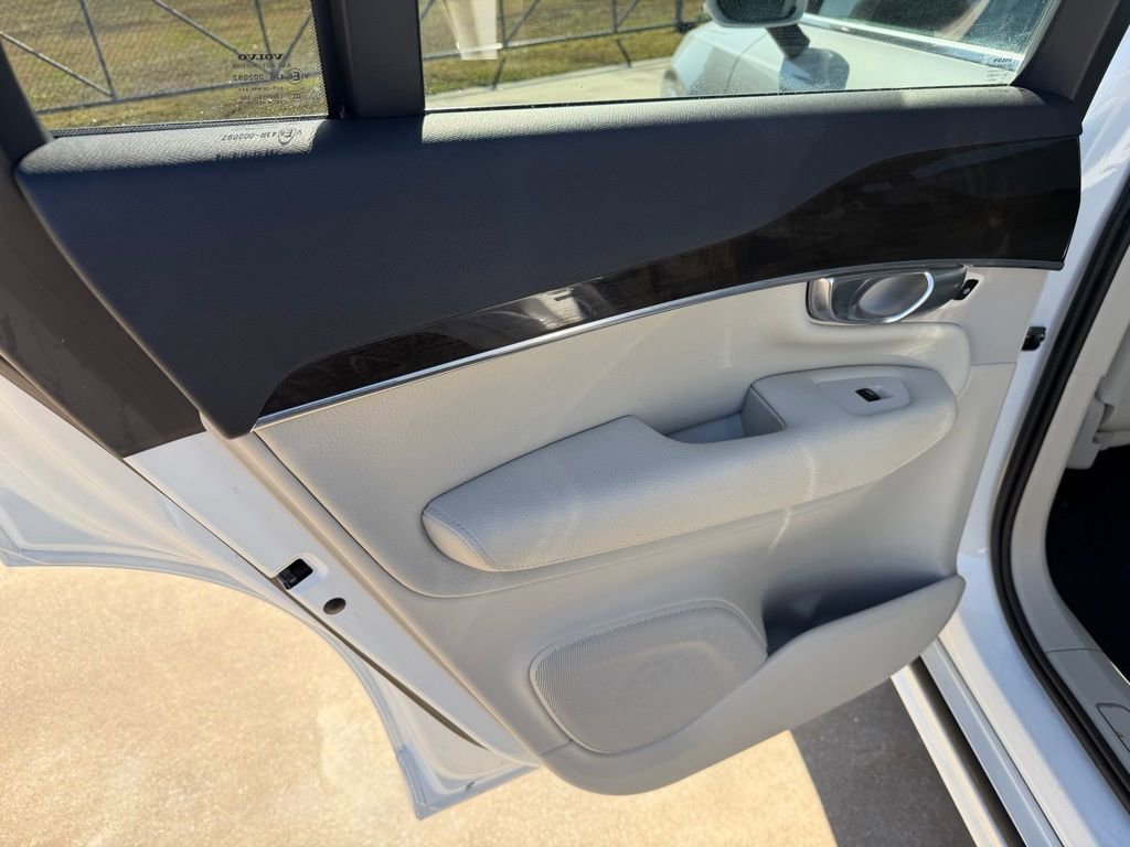 Used 2018 Volvo XC90 T5 Momentum w/ Momentum Plus Package image 16