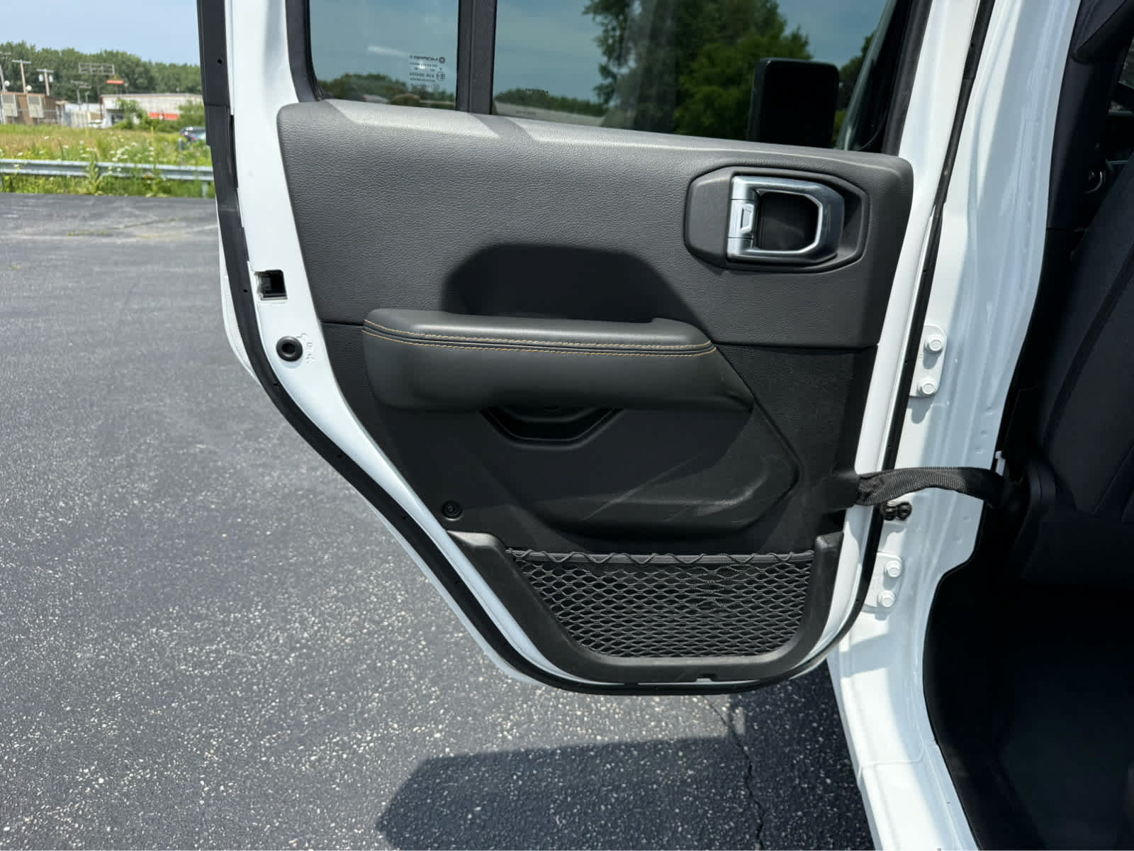 Used 2024 Jeep Wrangler Unlimited Sahara AWD/4WD image 19