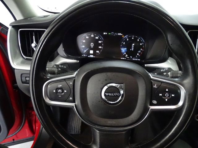 Used 2018 Volvo XC60 T5 Momentum w/ Vision Package image 6