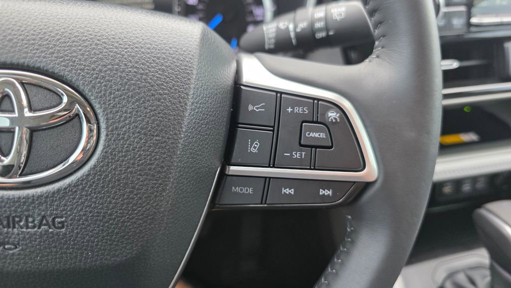 Certified 2024 Toyota Highlander XLE image 12