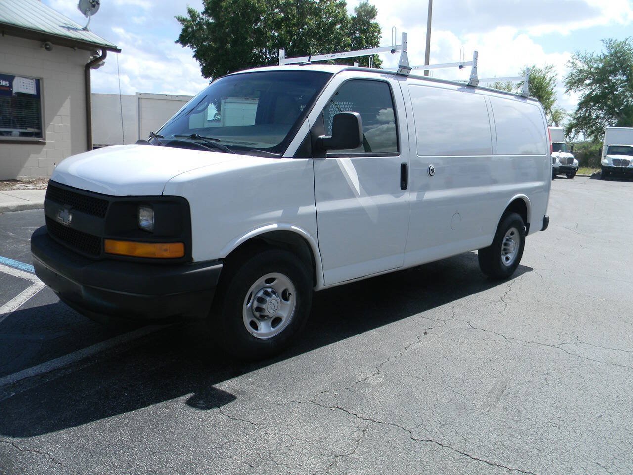 Used 2015 Chevrolet Express 2500 RWD image 1