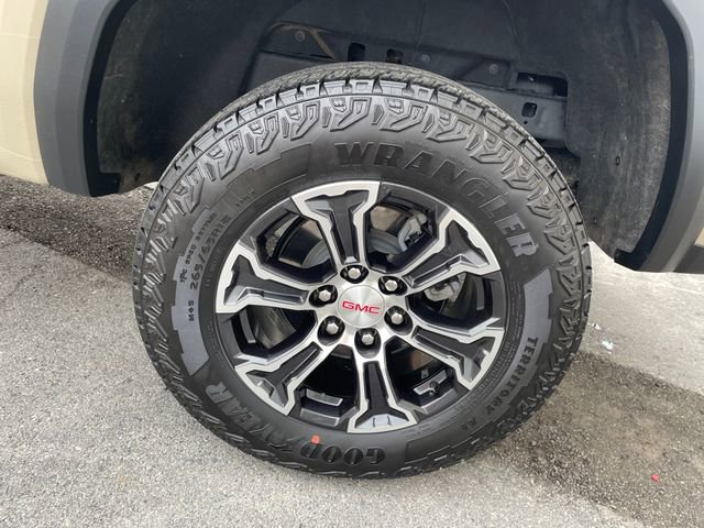 Used 2024 GMC Canyon AT4 w/ Canyon Safety Plus Package image 17