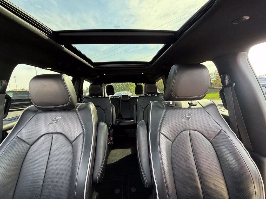 Used 2025 Chrysler Pacifica Limited FWD image 37