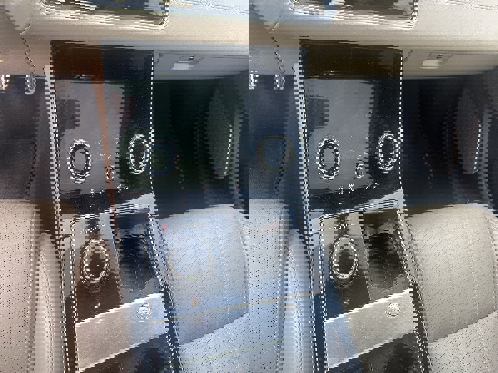 Used 2019 Land Rover Range Rover Velar R-Dynamic HSE image 13