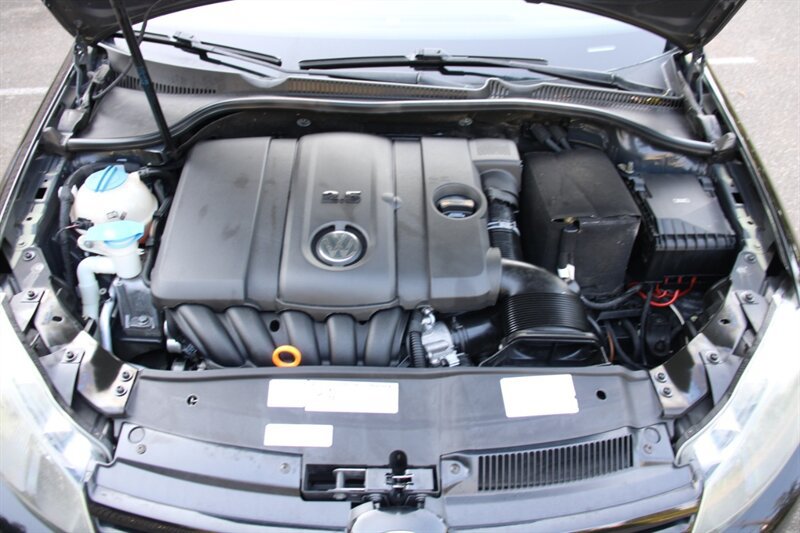 Used 2012 Volkswagen Golf 4-Door FWD image 17