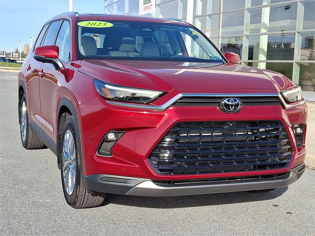 Certified 2025 Toyota Grand Highlander AWD image 2