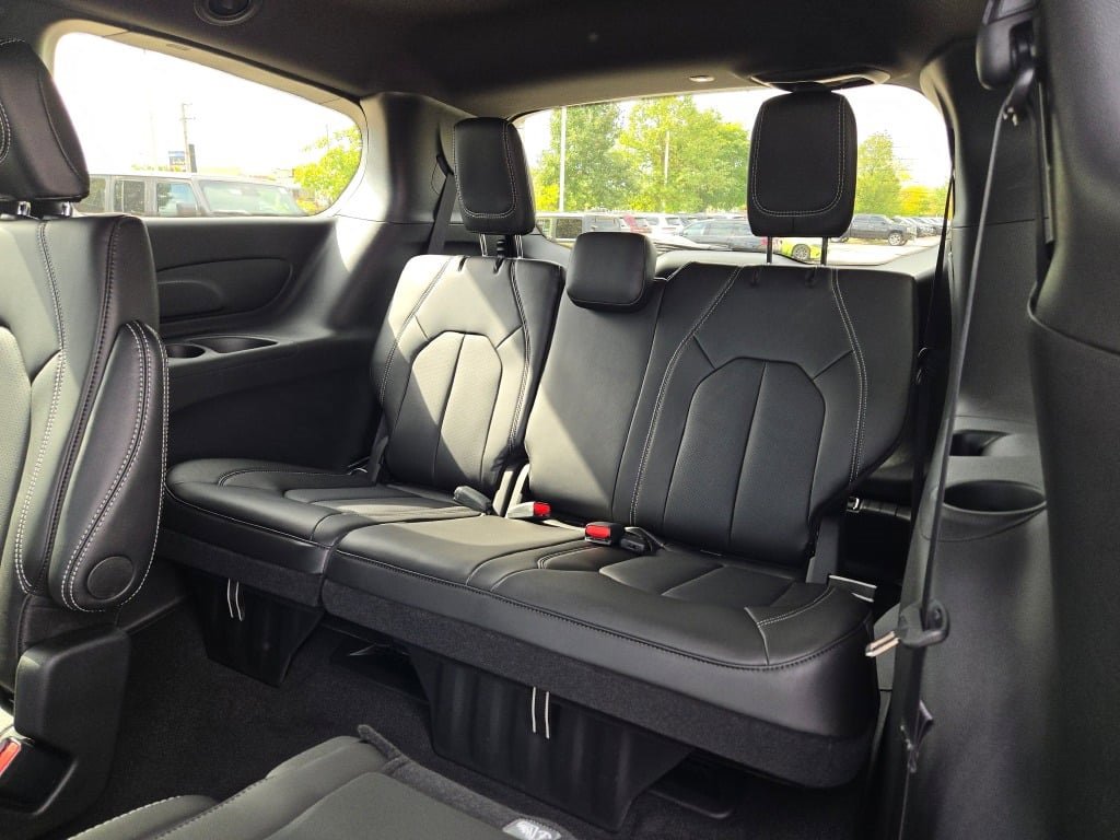 New 2026 Chrysler Pacifica Select image 19
