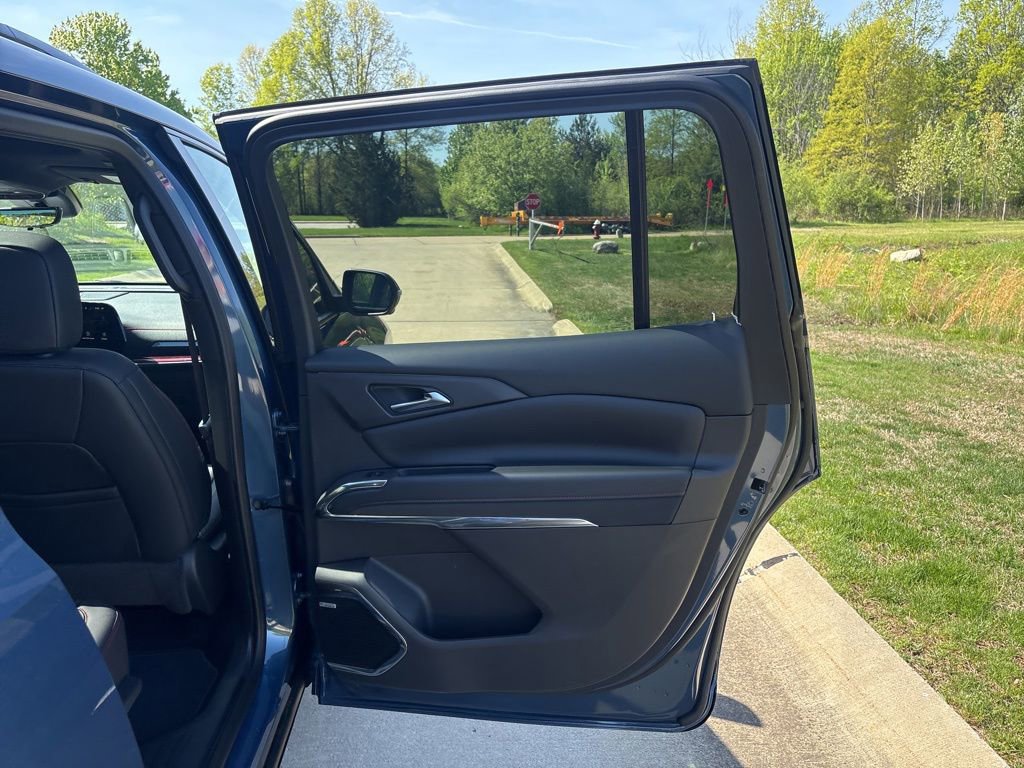 New 2026 Chevrolet Traverse RS w/ LPO, Floor Liner Package AWD/4WD image 46