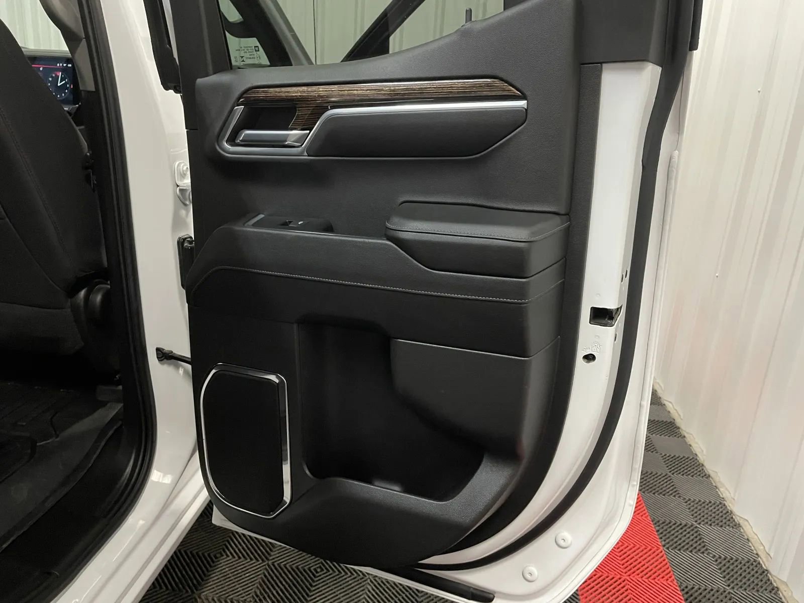Used 2024 GMC Sierra 1500 Elevation image 40