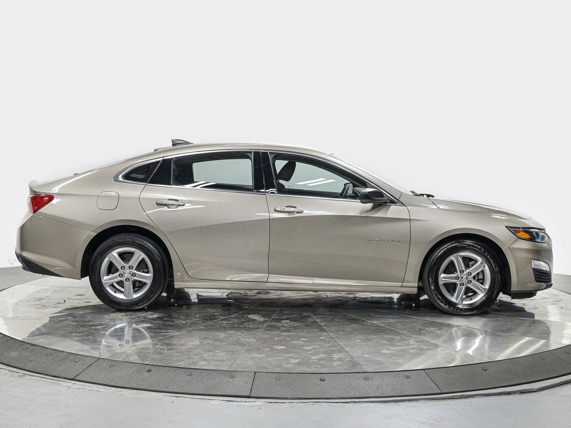 Used 2022 Chevrolet Malibu LS image 10