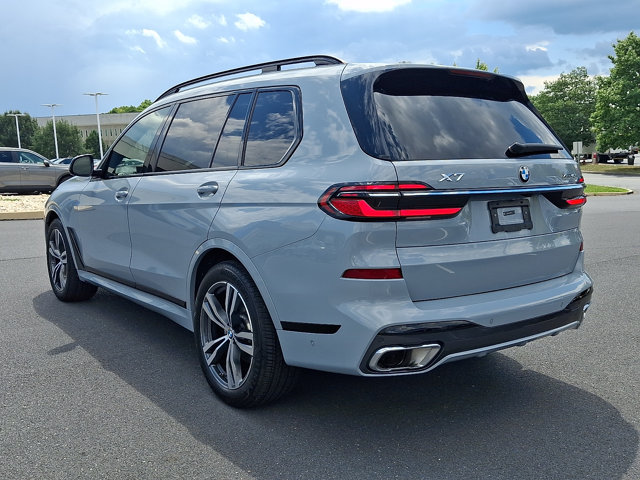 Used 2026 BMW X7 xDrive40i w/ M Sport Package AWD/4WD image 4