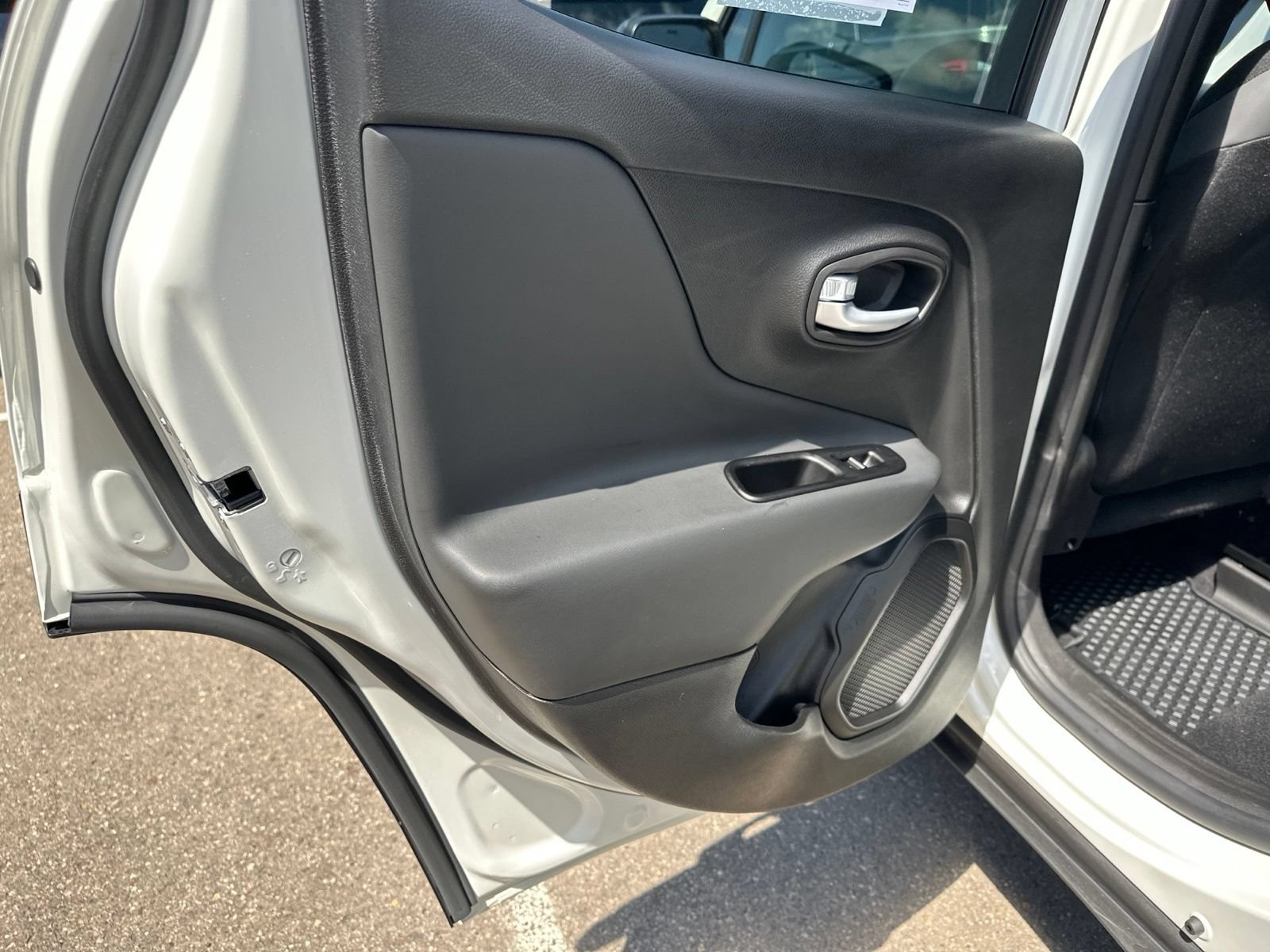 Used 2023 Jeep Renegade Latitude w/ Premium Group AWD/4WD image 20