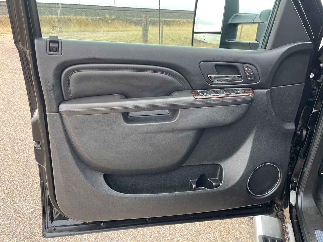 Used 2014 GMC Sierra 2500 Denali w/ Suspension Package, Off-Road image 9