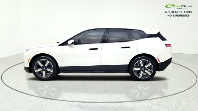 Used 2023 BMW iX xDrive50 w/ Sport Package AWD/4WD image 5