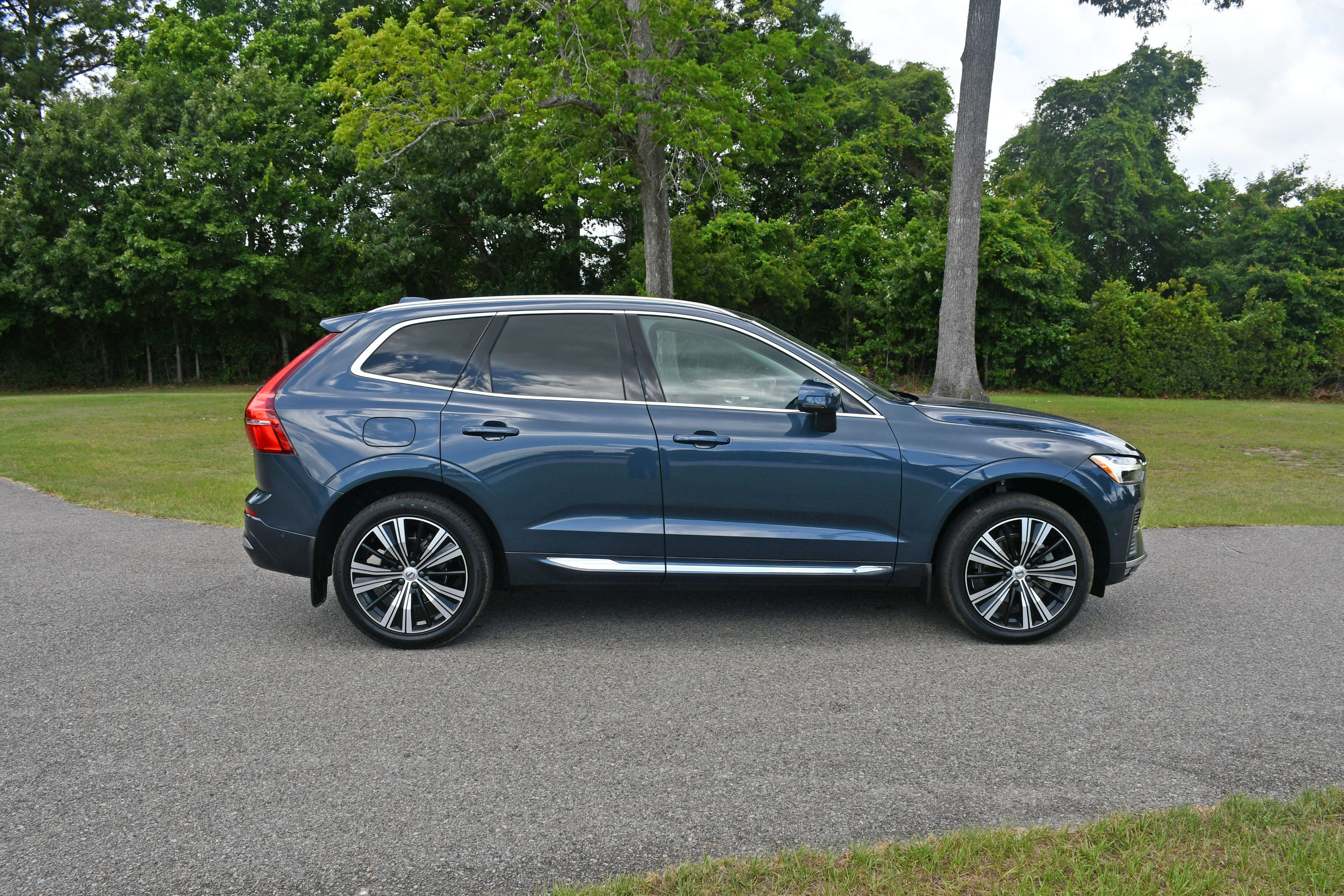 Used 2022 Volvo XC60 B5 Inscription w/ Advanced Package FWD image 5