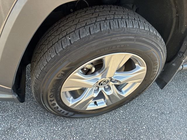 Used 2024 Toyota RAV4 XLE w/ Convenience Package image 11