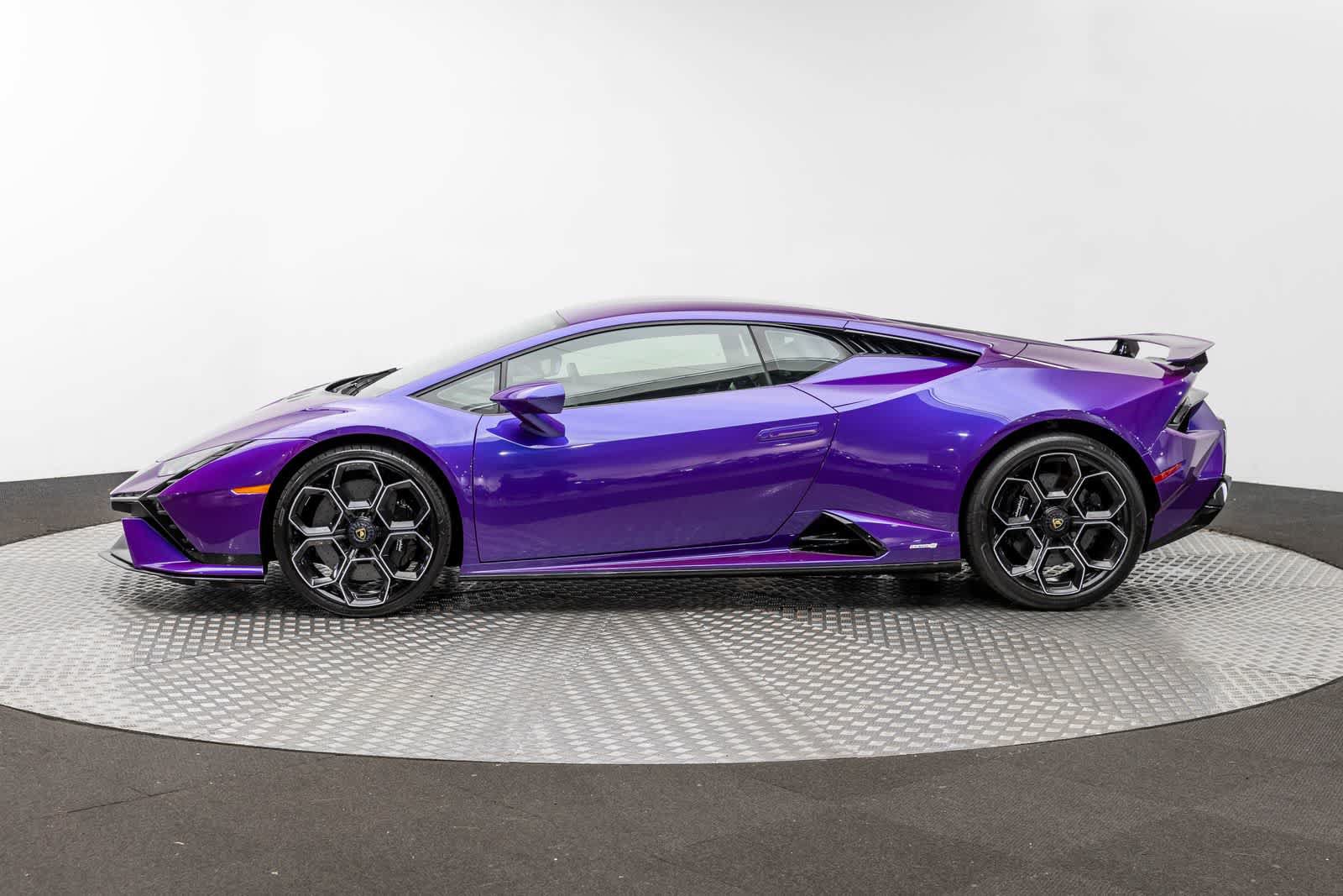 Used 2024 Lamborghini Huracan Tecnica RWD image 3
