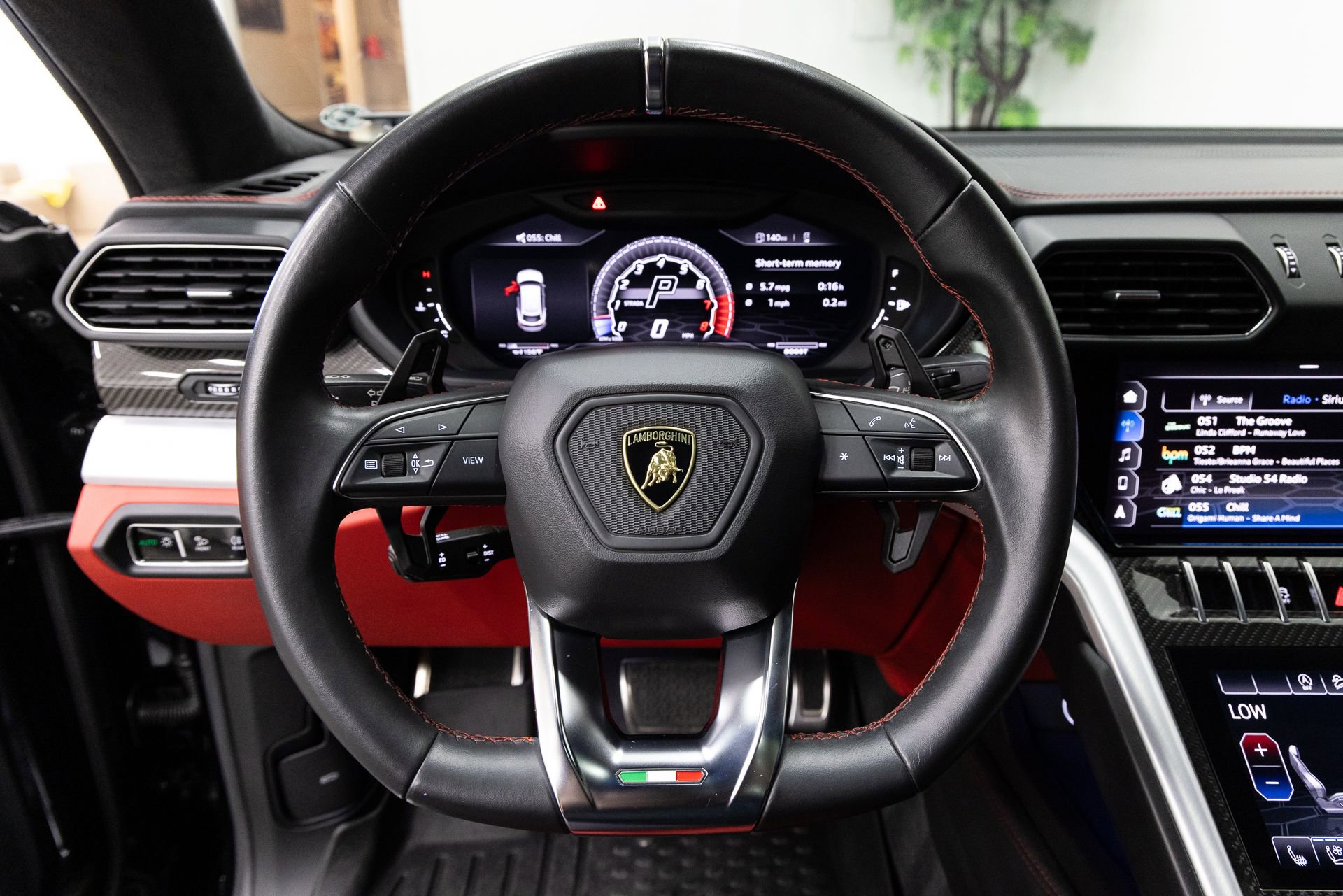 Used 2020 Lamborghini Urus AWD/4WD image 16