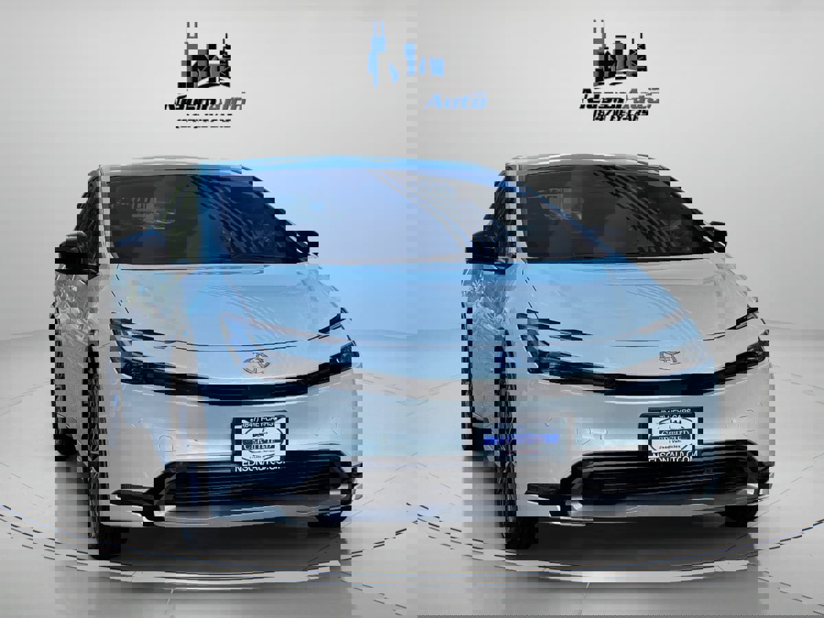 Used 2024 Toyota Prius XLE image 2