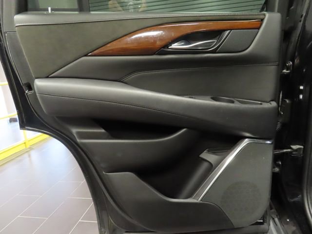 Used 2019 Cadillac Escalade Luxury image 11